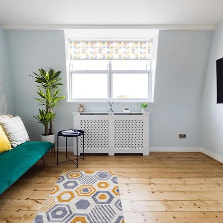 Luxurious 1-Bedroom Apartment In Kensington ลอนดอน ภายนอก รูปภาพ