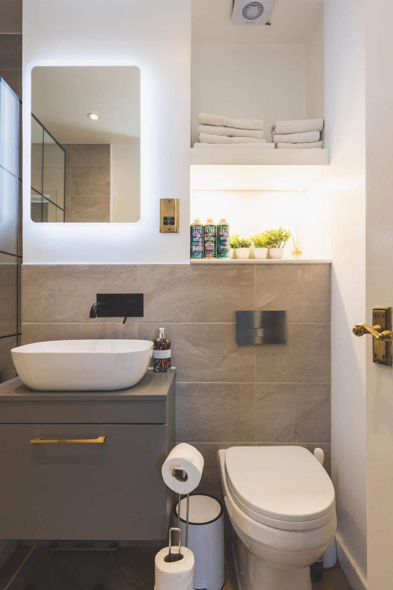Luxurious 1-Bedroom Apartment In Kensington ลอนดอน ภายนอก รูปภาพ