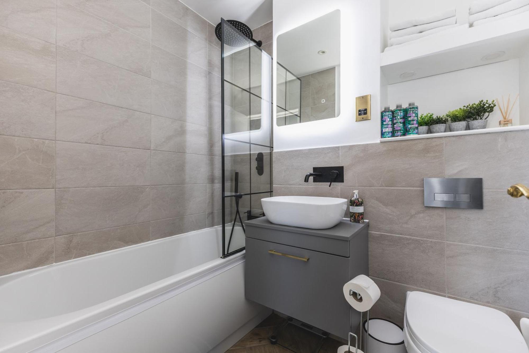 Luxurious 1-Bedroom Apartment In Kensington ลอนดอน ภายนอก รูปภาพ