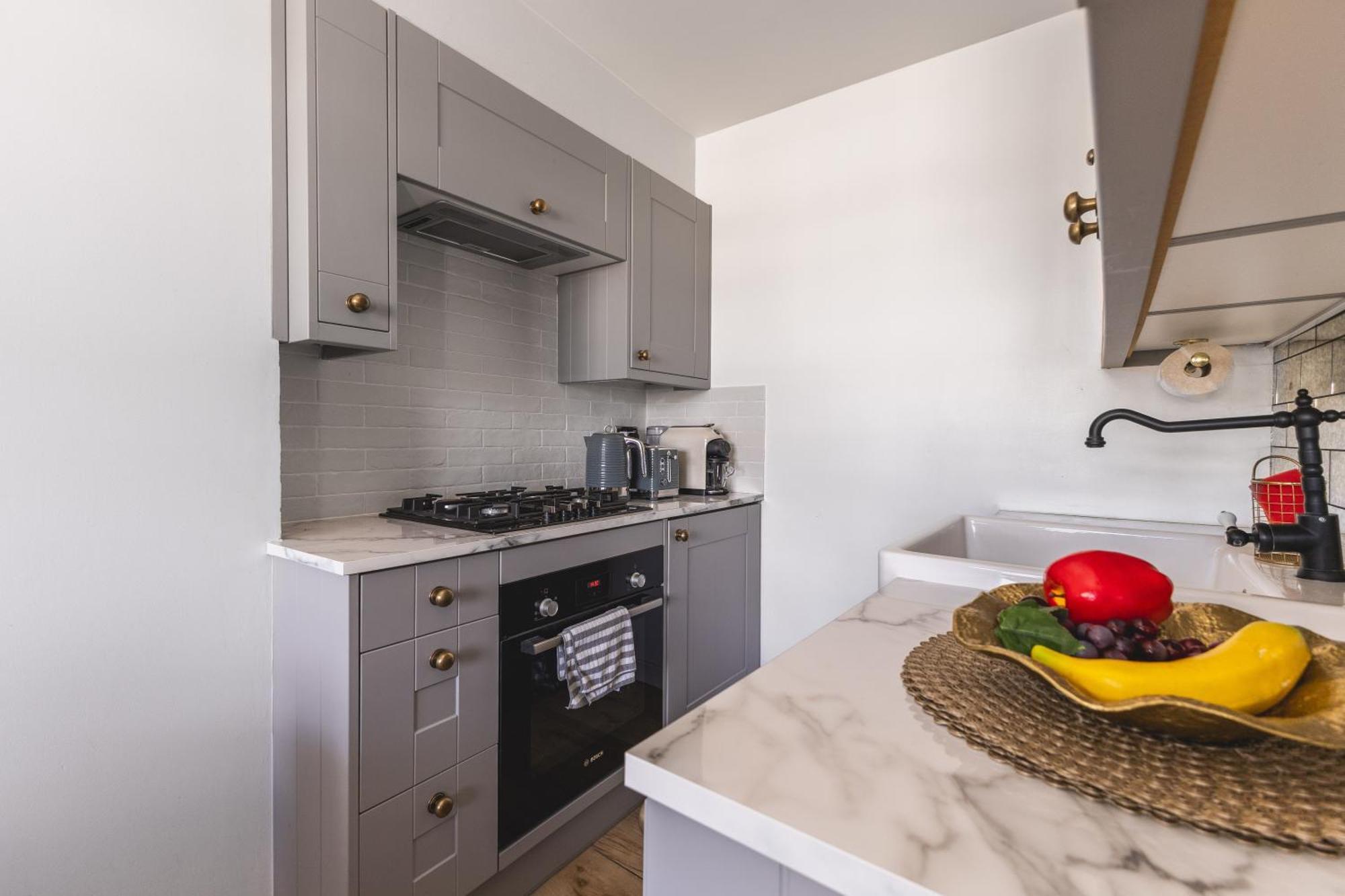 Luxurious 1-Bedroom Apartment In Kensington ลอนดอน ภายนอก รูปภาพ